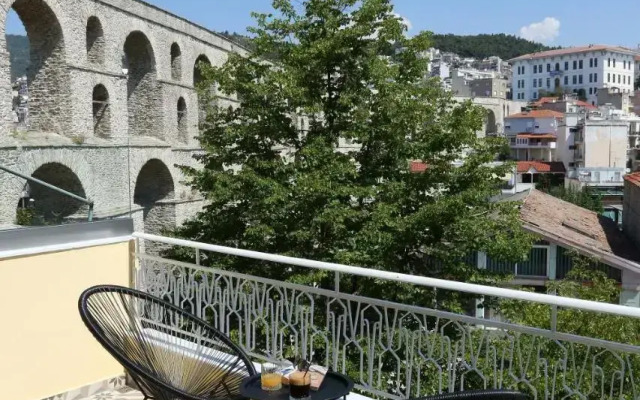 Under the Aqueduct boutique house