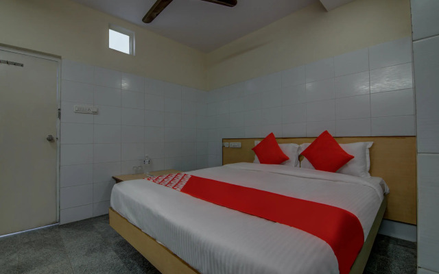 OYO 14669 Mayur's Residency