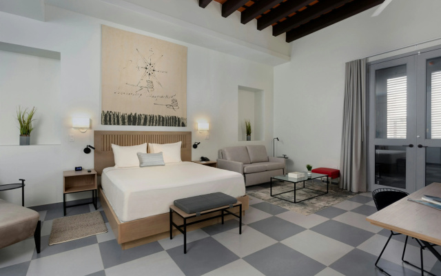Palacio Provincial San Juan, Curio Collection by Hilton