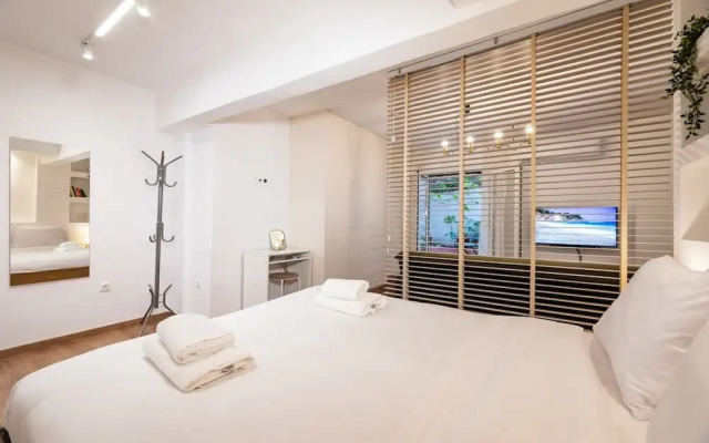 Quiet Apartment With a Garden at Exarcheia