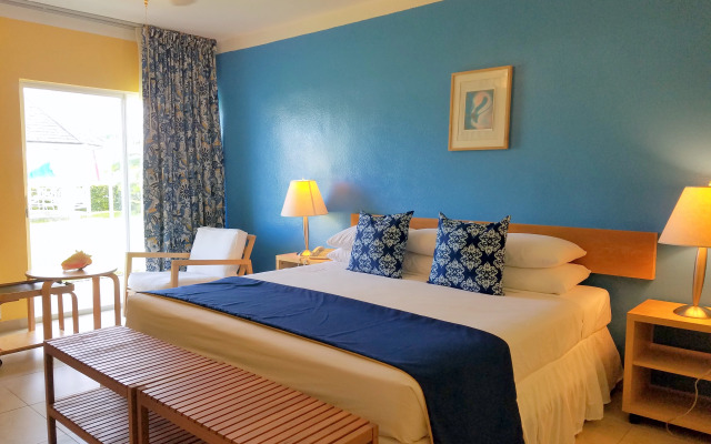 Flamingo Bay Hotel & Marina at Taino Beach