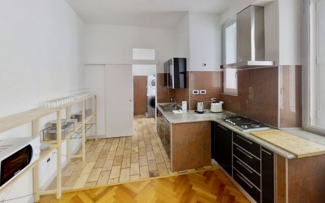 Triestevillas A/C Huge Central & Brand New - 5BR