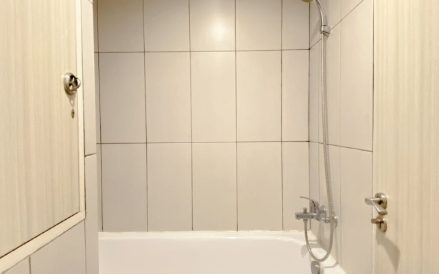 Cozy Living And Tidy 2Br At Grand Kamala Lagoon Apartment
