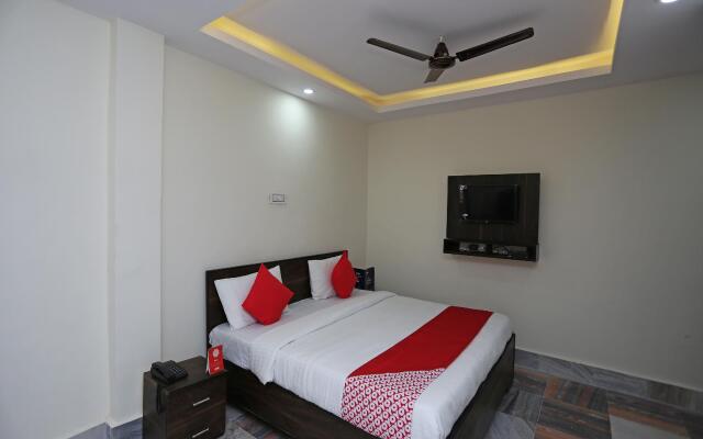 OYO Flagship 18363 New Shanti Hotel