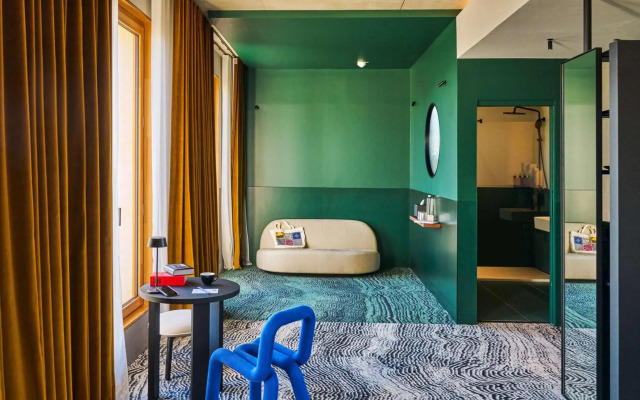 Tribe Paris Clichy