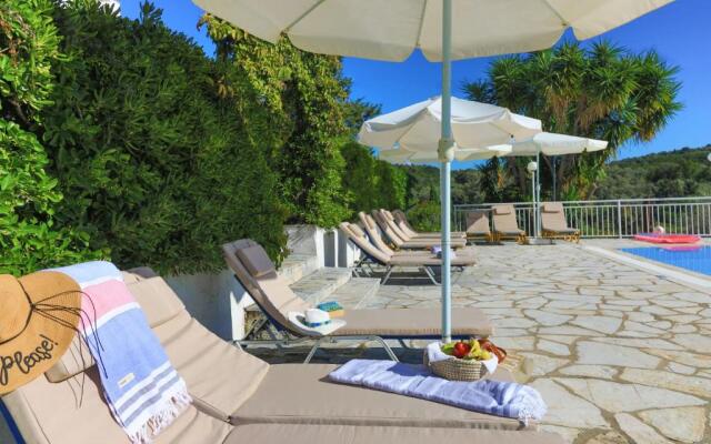 Cochelli Lower Pool Walk to beach WiFi AC