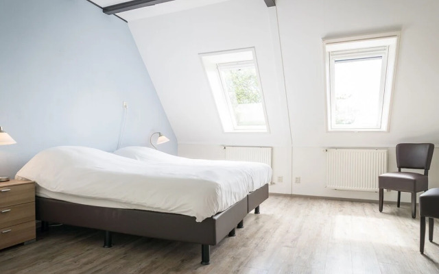 Farmhouse Apartment Near De Slufter