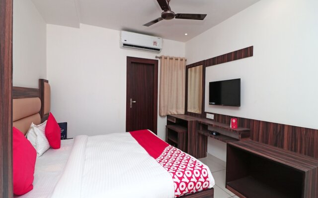 OYO 15116 Woods Inn