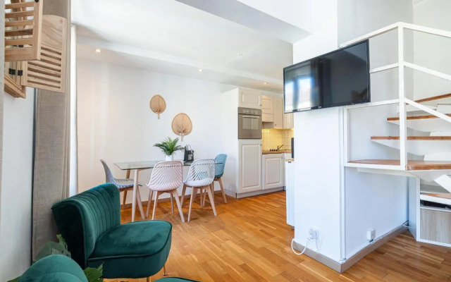 Massena Street - 1 Bdr Duplex with AC & Parking