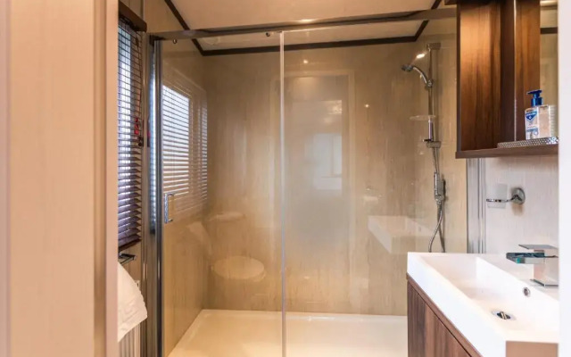 Lakeside Gem with Hot Tub