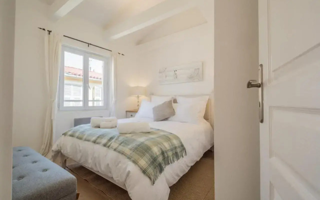 Sunlight Properties - "Neptune" - Bright - Old Town - By sea