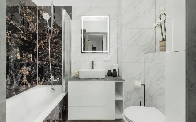 Apartment With Parking by Renters