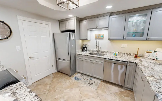 Shoreline Towers 3025 2 Bedroom Condo