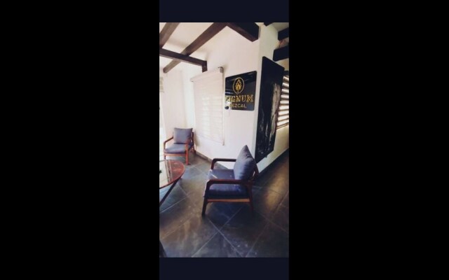 Cambero's Place - Centrally-located Loft-penthouse