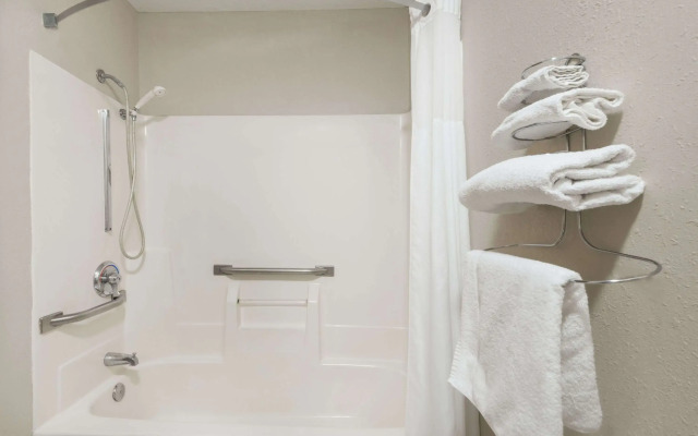 Days Inn by Wyndham Muncie -Ball State University