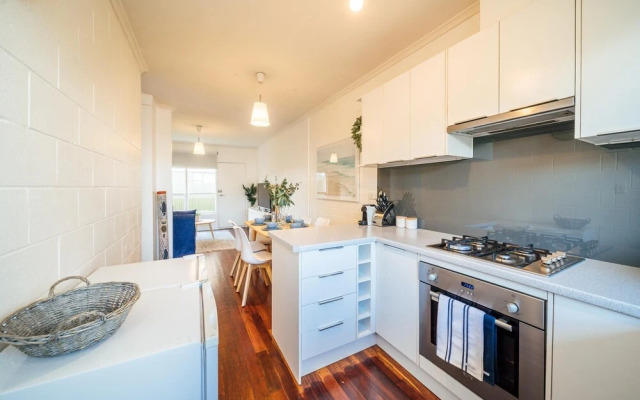 Urban Beach Shack-Metres from the Beach & Cafes