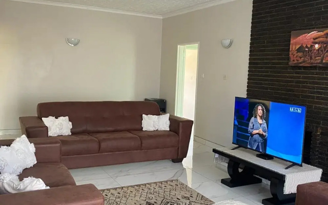 Exquisite 3 bed With Pool and Solar - 2238