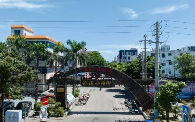HanTing Hotel (Beihai Qiaogang Fengqing Street Yintan Avenue) – Outside – Beihai