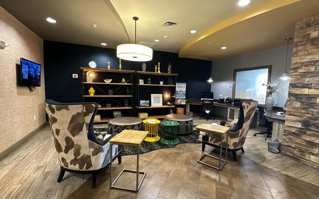Holiday Inn Express & Suites Perry-National Fairground Area #34 by IHG