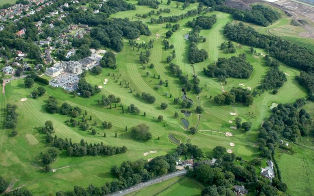 Shaw Hill Hotel Golf And Country Club