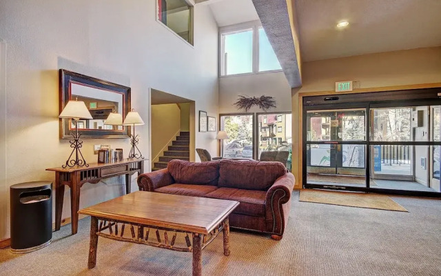 Amazing Ski in-out Condo With Mountain Views - FP114 by RedAwning