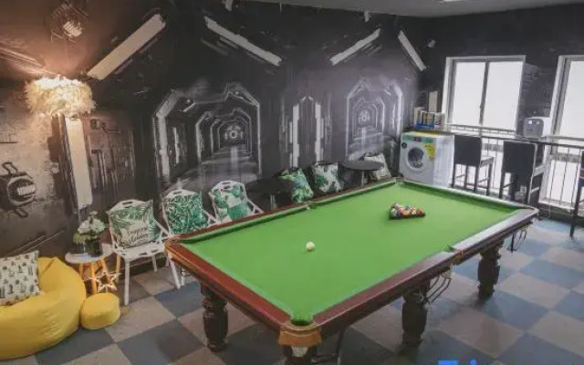 Jihe Light Luxury Art Hotel（Wuyi Square Station）