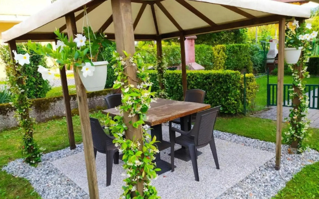 Attractive apartment in Crone with garden