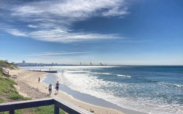 Beachfront Dream 256 Brookes Hill Suites