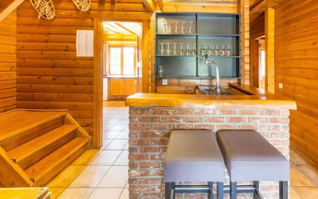 Majestic Chalet in Durbuy 200 Meters From the Golf