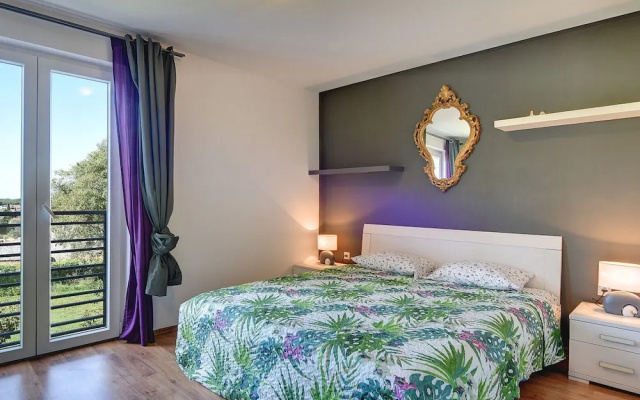 Villa with Swimming Pool, Volleyball Court & Hot Tub, near Rovinj