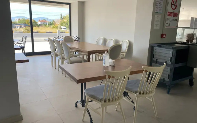 Grand Özalp Ai̇rport Hotel