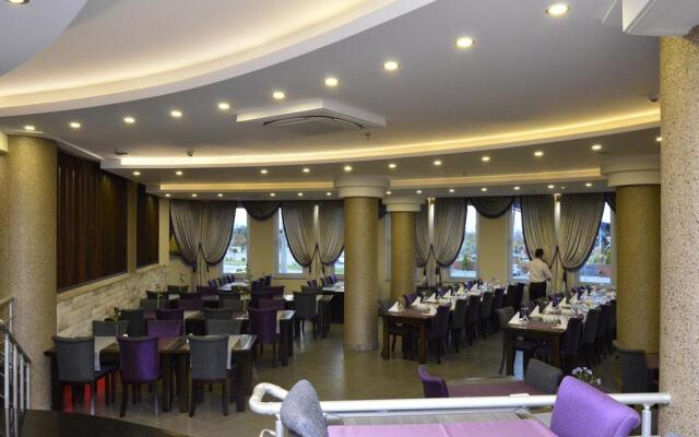 Rey Manes Hotel