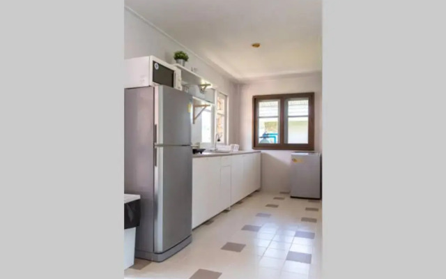F4 Beach house Kitchen BBQ 3 bedrooms Large yard