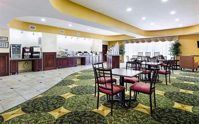 Days Inn & Suites by Wyndham Houston / West Energy Corridor