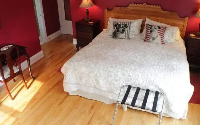 Warm House Retreat Bed and Breakfast