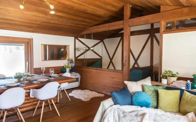 Boutique Chalet sleeps 10 - Wasabi Wonderland