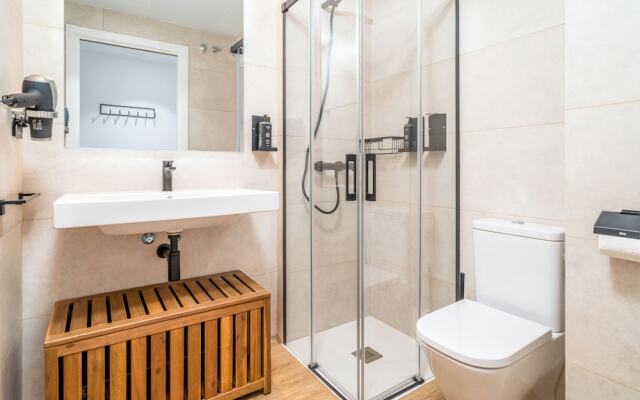 Limehome Barcelona Plaça Pirineus