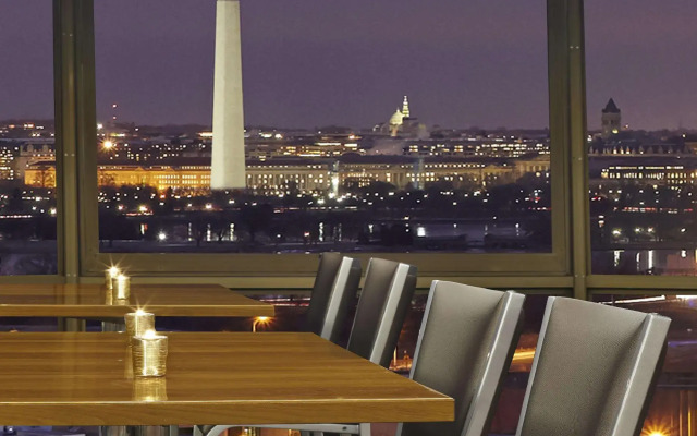 DoubleTree by Hilton Washington DC - Crystal City