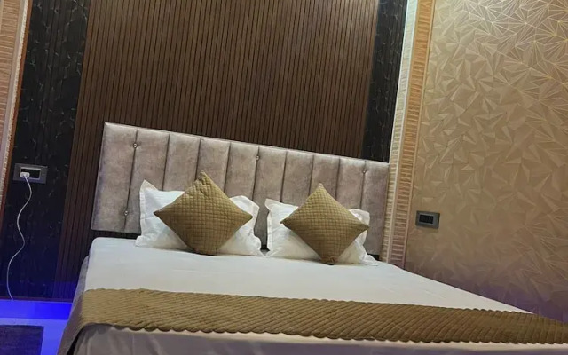 Om Nilay Paying Guest House By GRB