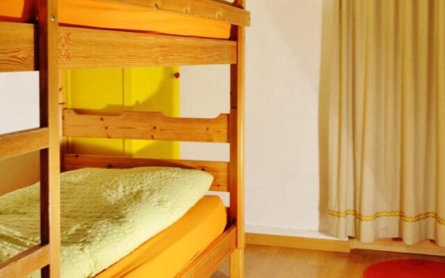 Backpacker Deluxe Hotel Capricorn