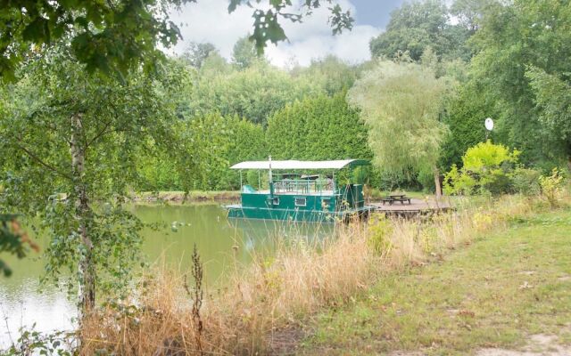 Comfy Houseboat in Florennes Next to the Forest