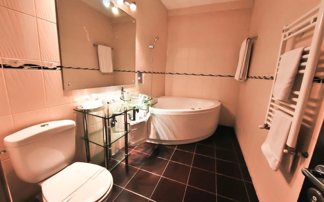 Hotel Magic Trivale