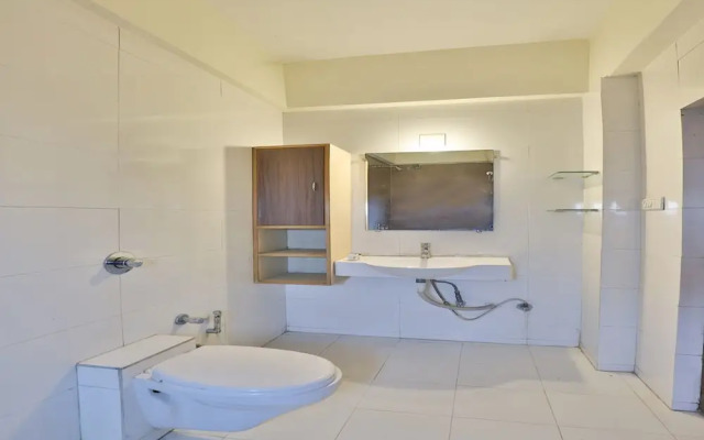 OYO 11718 Hotel Shivarth