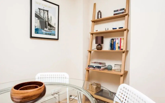 Bright &Spacious Central 1 Bed Basement Flat