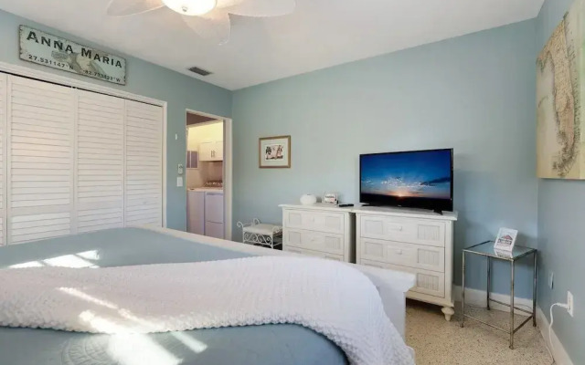 Bayside Bliss 3 Bedroom Home by RedAwning