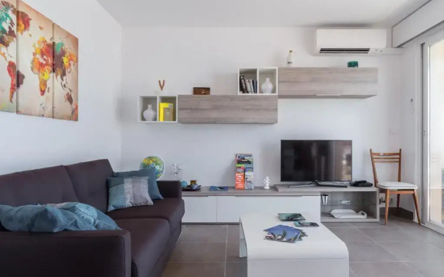 GORGEOUS APT with TERRACE, ELEVATOR, AC, FREE PARKING