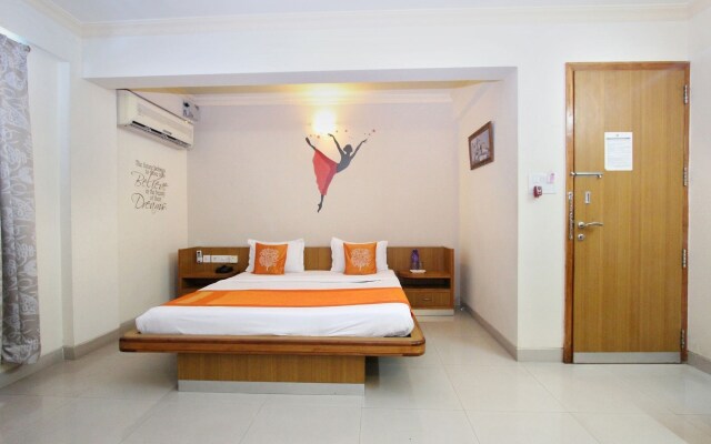 OYO Flagship 8252 Aayush Corporate Stays