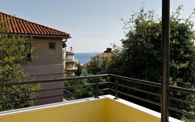 Luxury beach apartment private parking