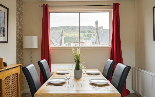 Royal Mile 2BR Apartment Private Balcony