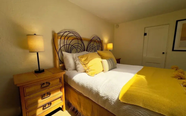 Old Taos Guesthouse B&B